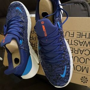 NWT Nike Free run sneakers.